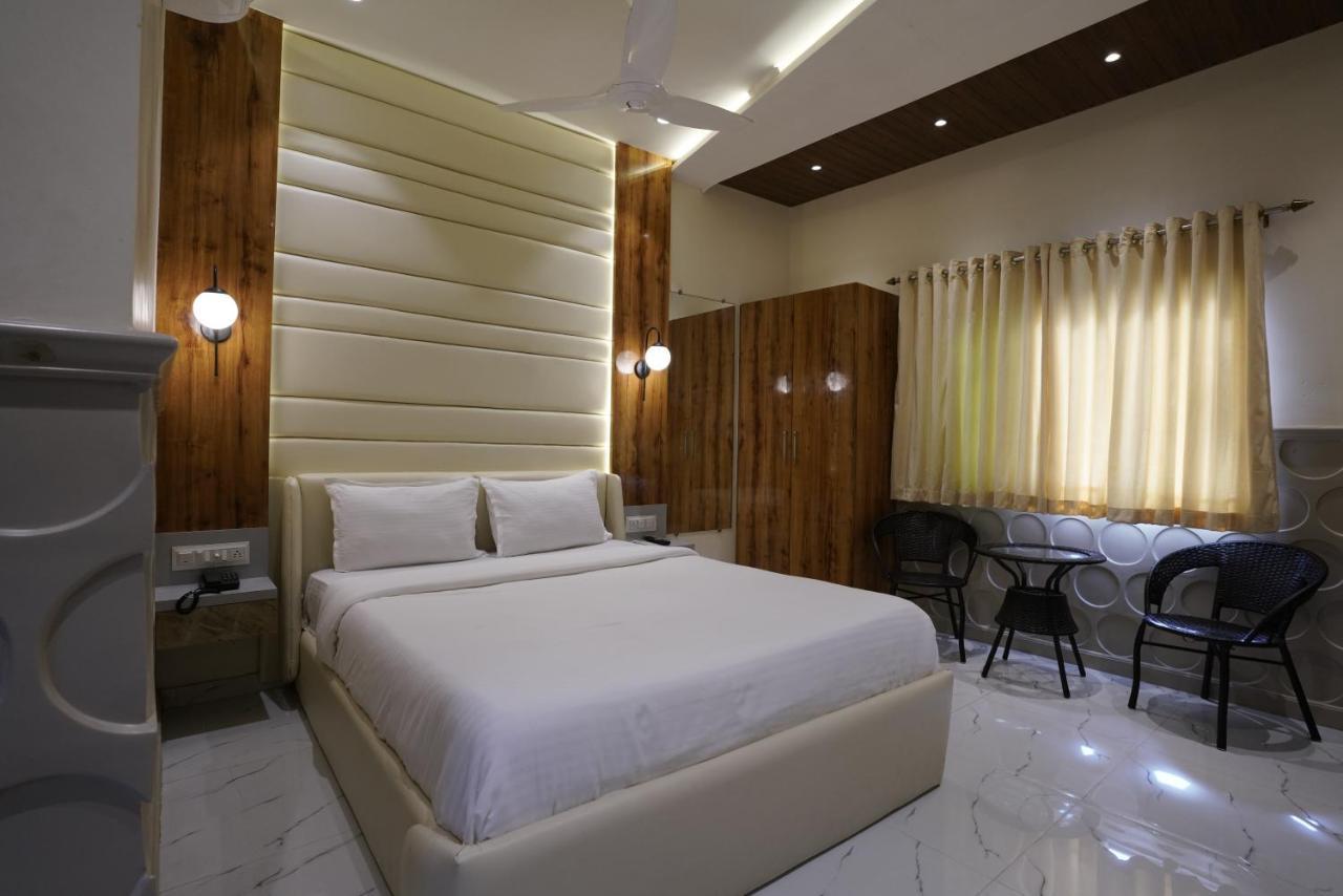 Palm Springs Beach Resort - Gorai Mumbai Exterior photo