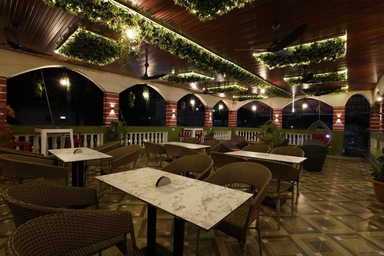 Palm Springs Beach Resort - Gorai Mumbai Exterior photo