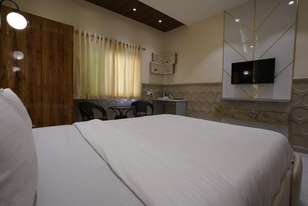 Palm Springs Beach Resort - Gorai Mumbai Exterior photo